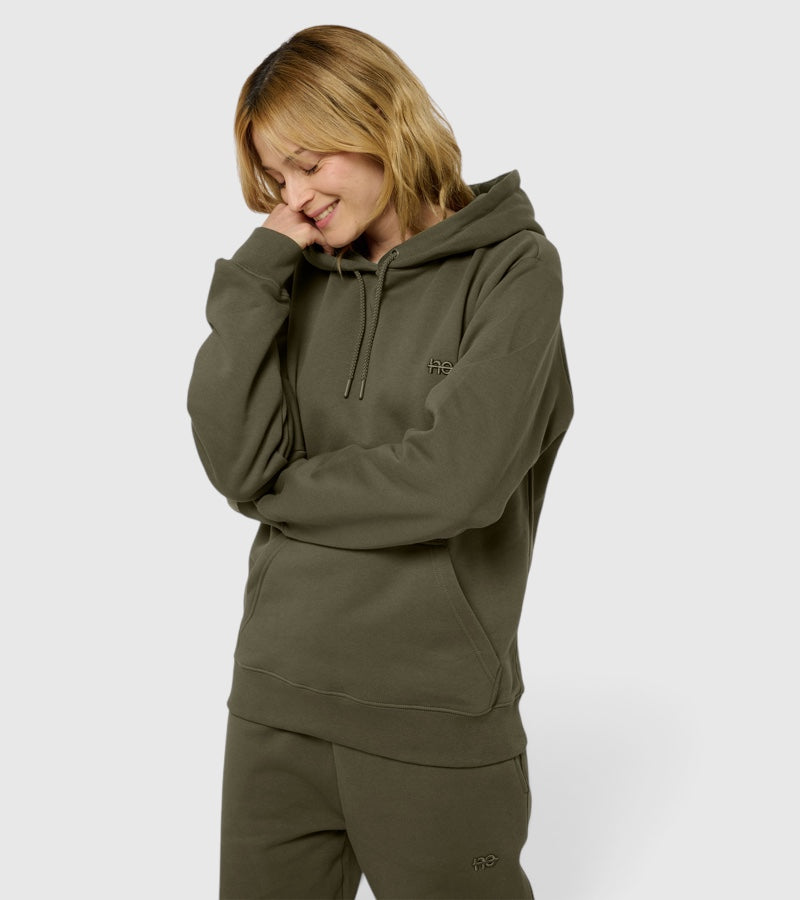 Le Flowsuit vert kaki, ensemble sweat à capuche et jogging en coton biologique – vue 3