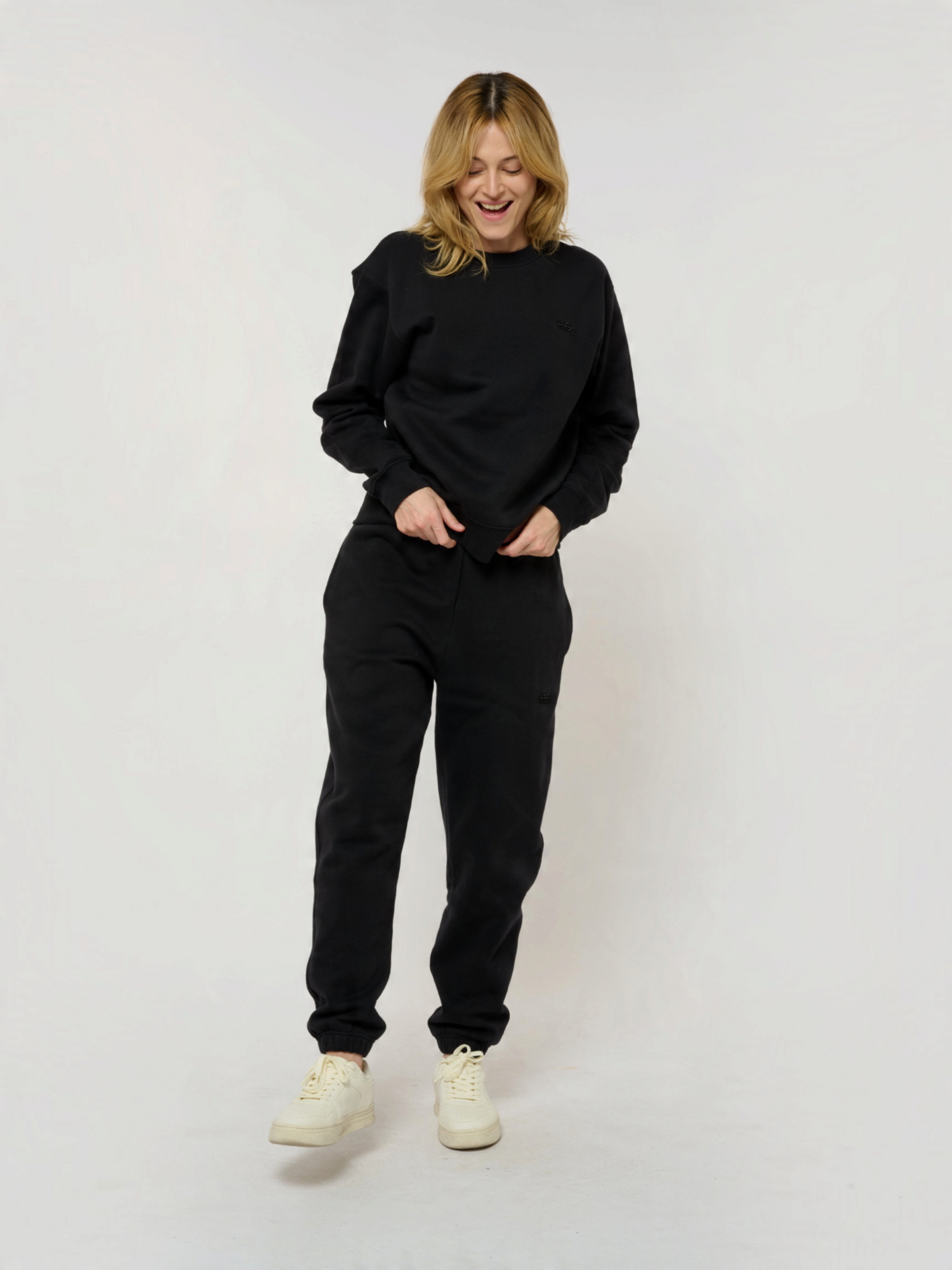 Le Flowy bleu nuit, pantalon jogging unisexe coupe large en coton biologique – vue 7