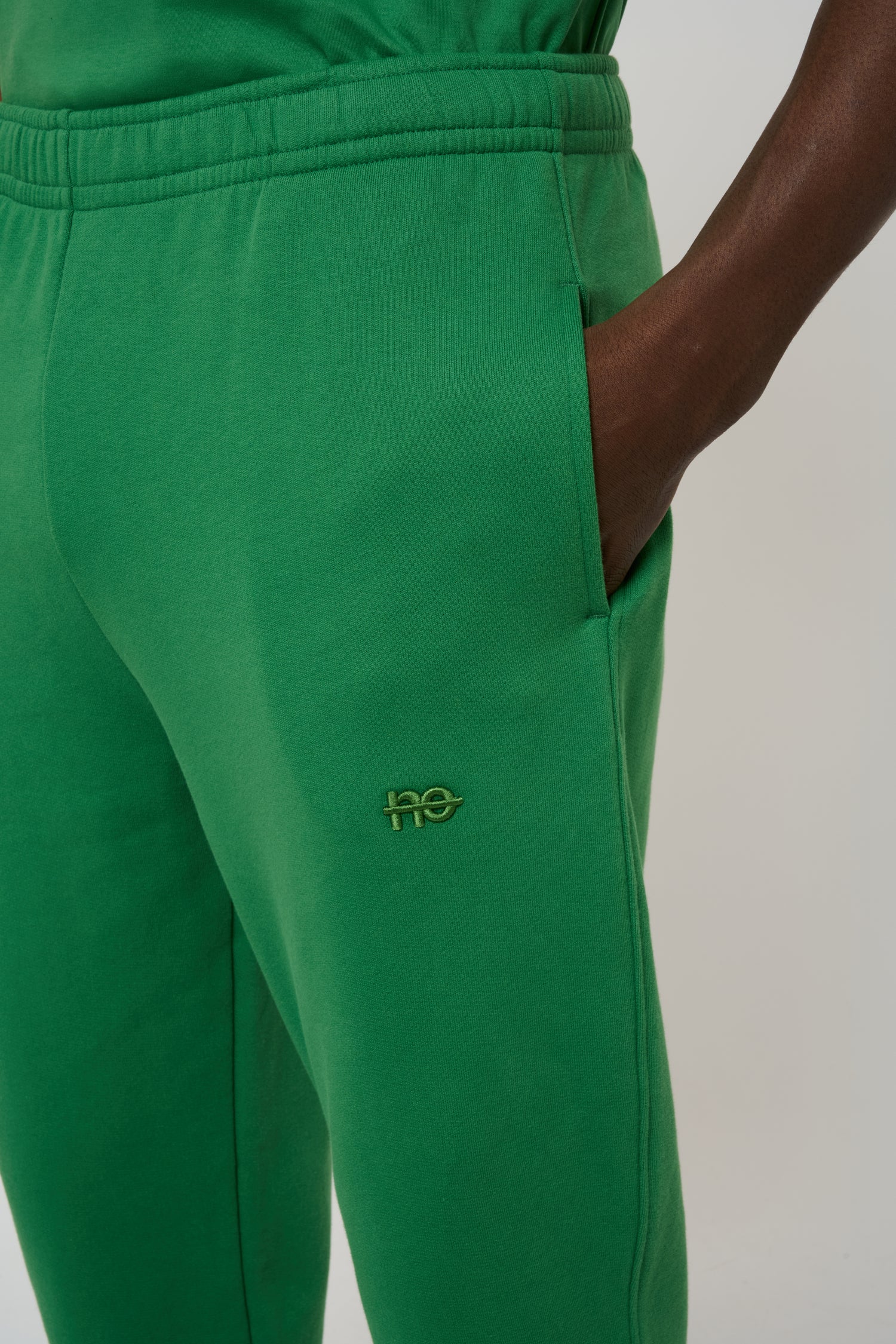 Le Flowy vert émeraude, pantalon jogging unisexe coupe large en coton biologique – vue 6