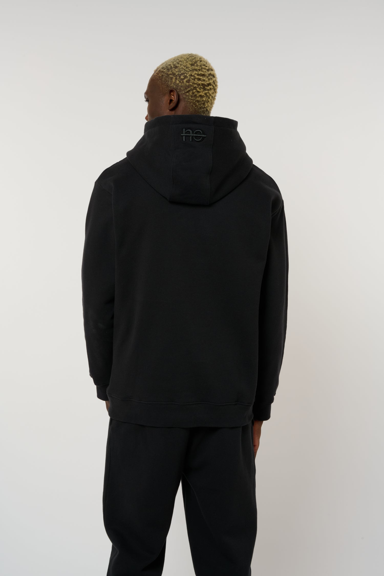 Le Hoody bleu nuit, sweat à capuche unisexe en coton biologique – vue 3