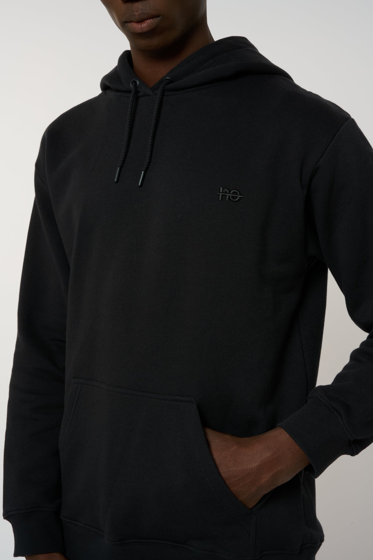 Le Hoody bleu nuit, sweat à capuche unisexe en coton biologique – vue 5