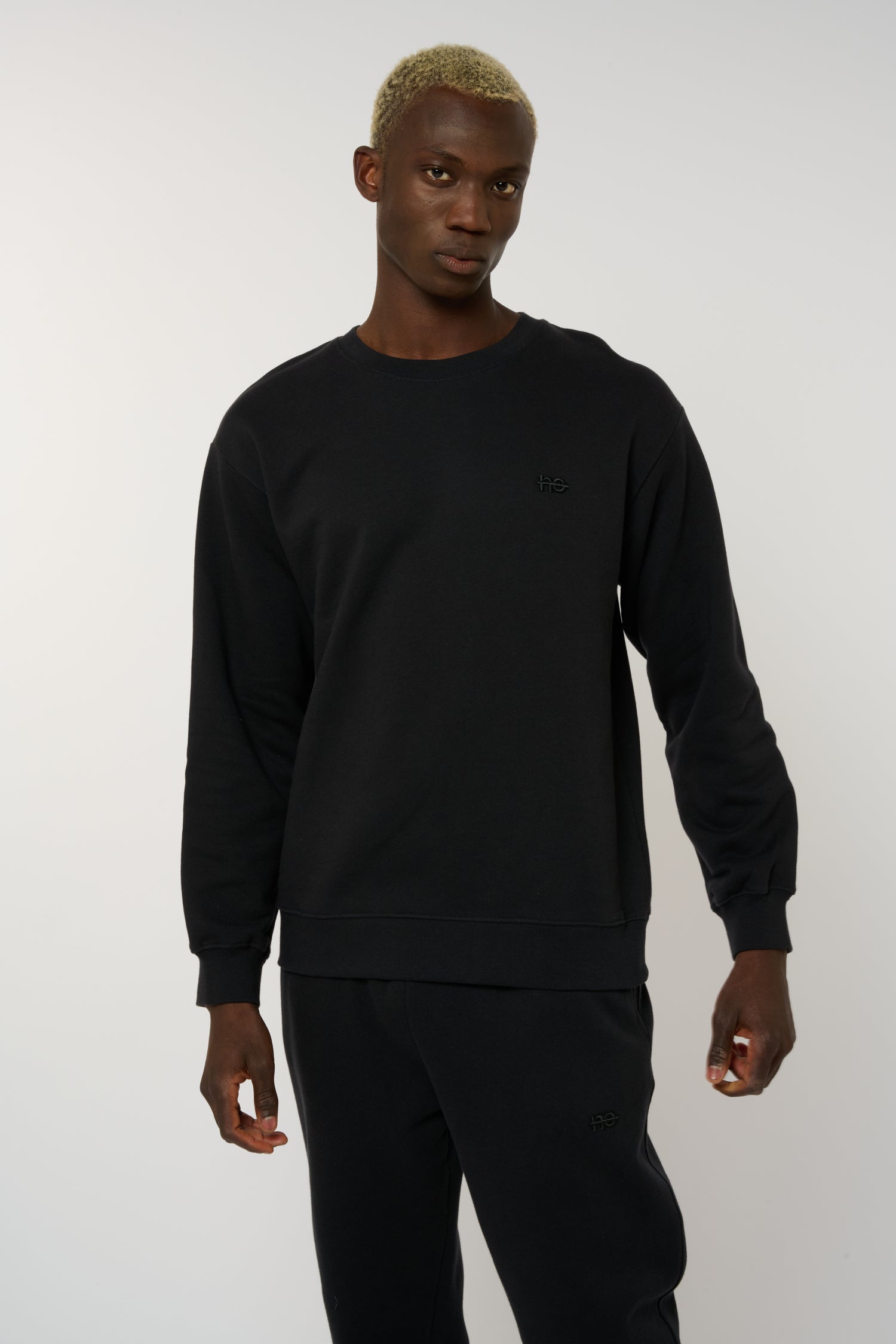 Le Sweaty bleu nuit, sweat unisexe sans capuche en coton biologique – vue 1