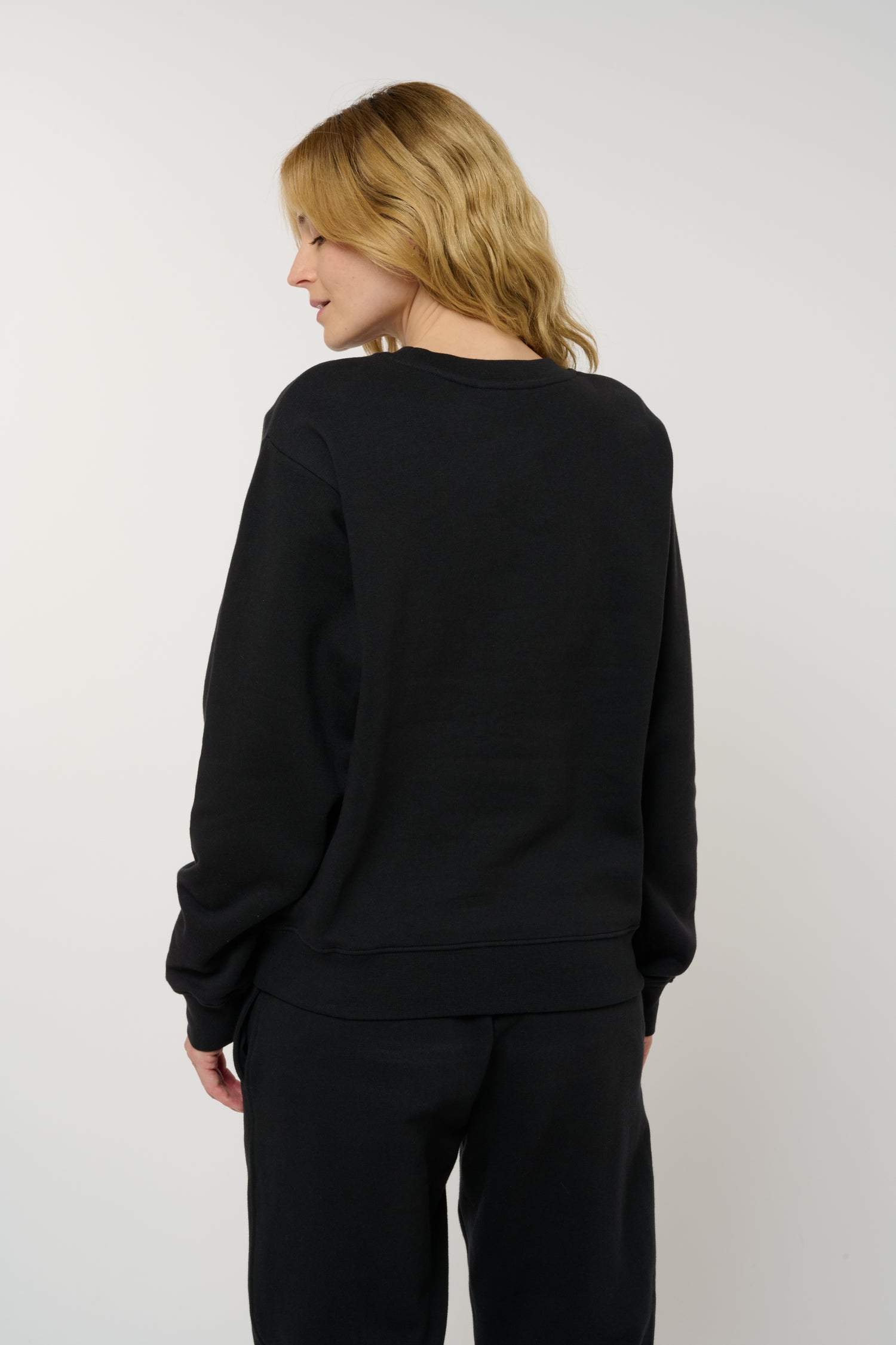 Le Sweaty bleu nuit, sweat unisexe sans capuche en coton biologique – vue 6