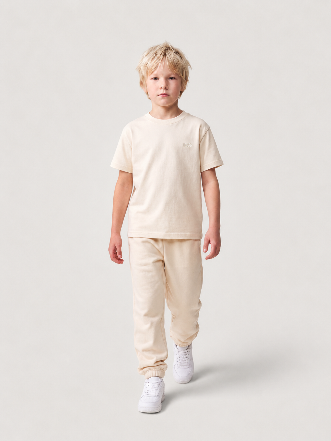 Le Ty-shirt O enfant beige coton, T-shirt enfant col rond en coton biologique – vue 5