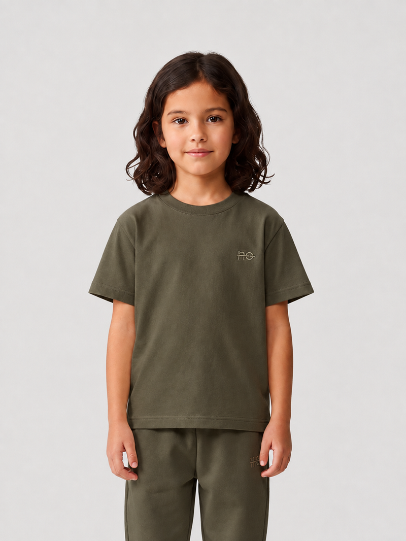 Le Ty-shirt O enfant vert kaki, T-shirt enfant col rond en coton biologique – vue 1
