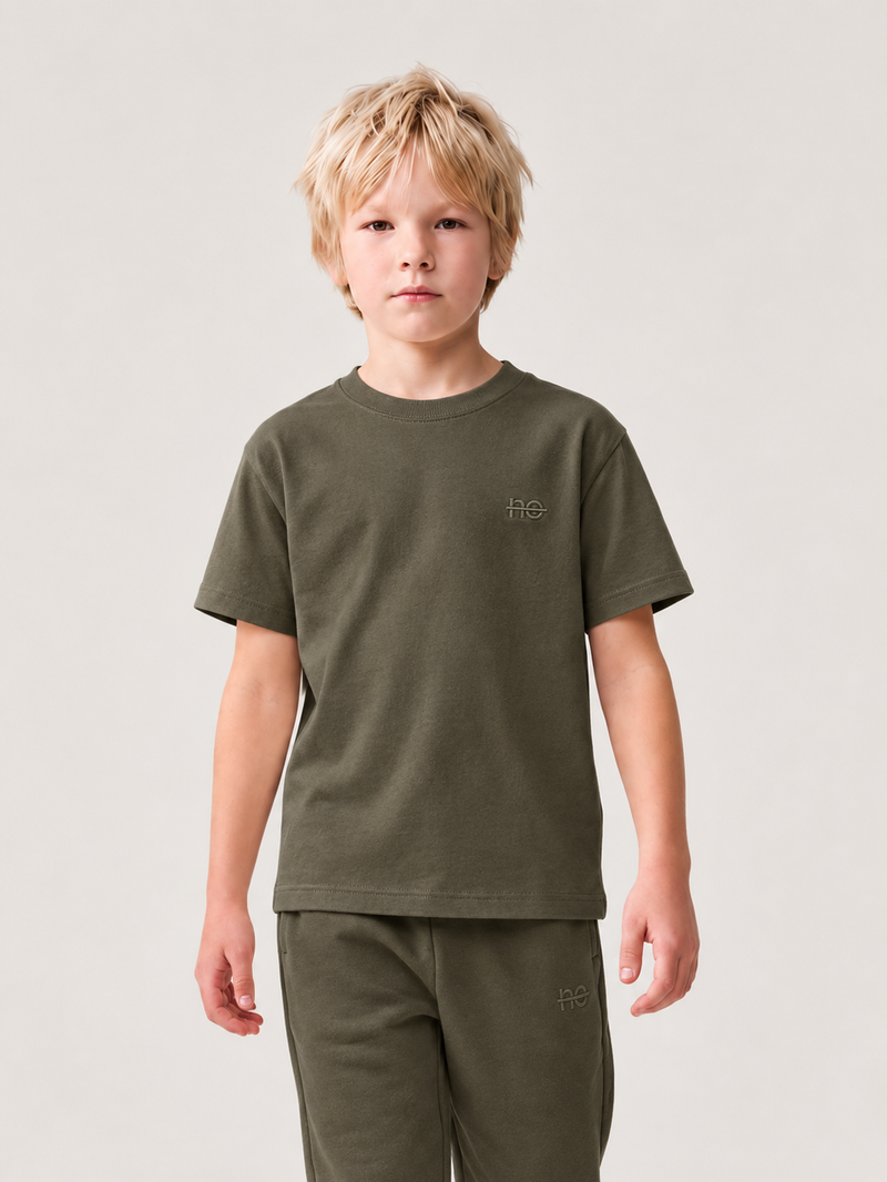Le Ty-shirt O enfant vert kaki, T-shirt enfant col rond en coton biologique – vue 2