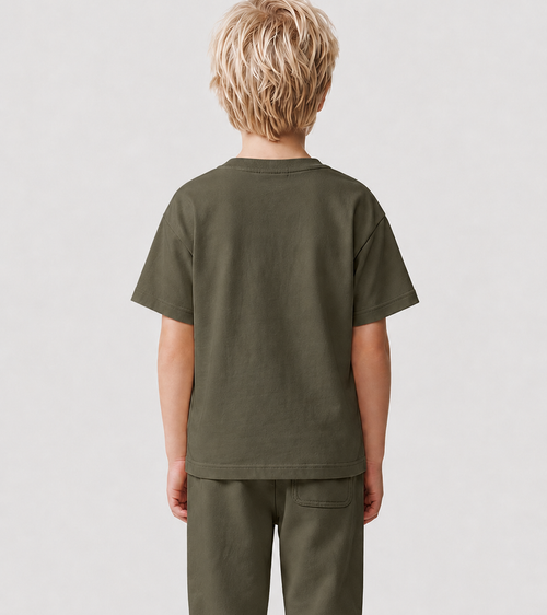 Le Ty-shirt O enfant vert kaki, T-shirt enfant col rond en coton biologique – vue 4