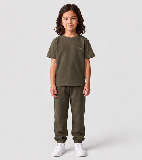 Le Ty-shirt O enfant vert kaki, T-shirt enfant col rond en coton biologique – vue 5