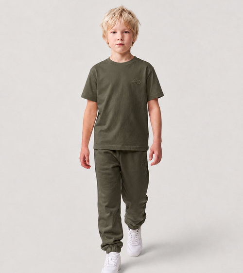 Le Ty-shirt O enfant vert kaki, T-shirt enfant col rond en coton biologique – vue 6